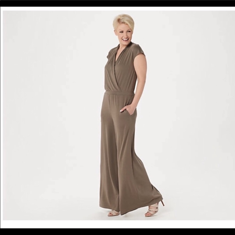 Lisa Rinna wide leg jumpsuit- new!